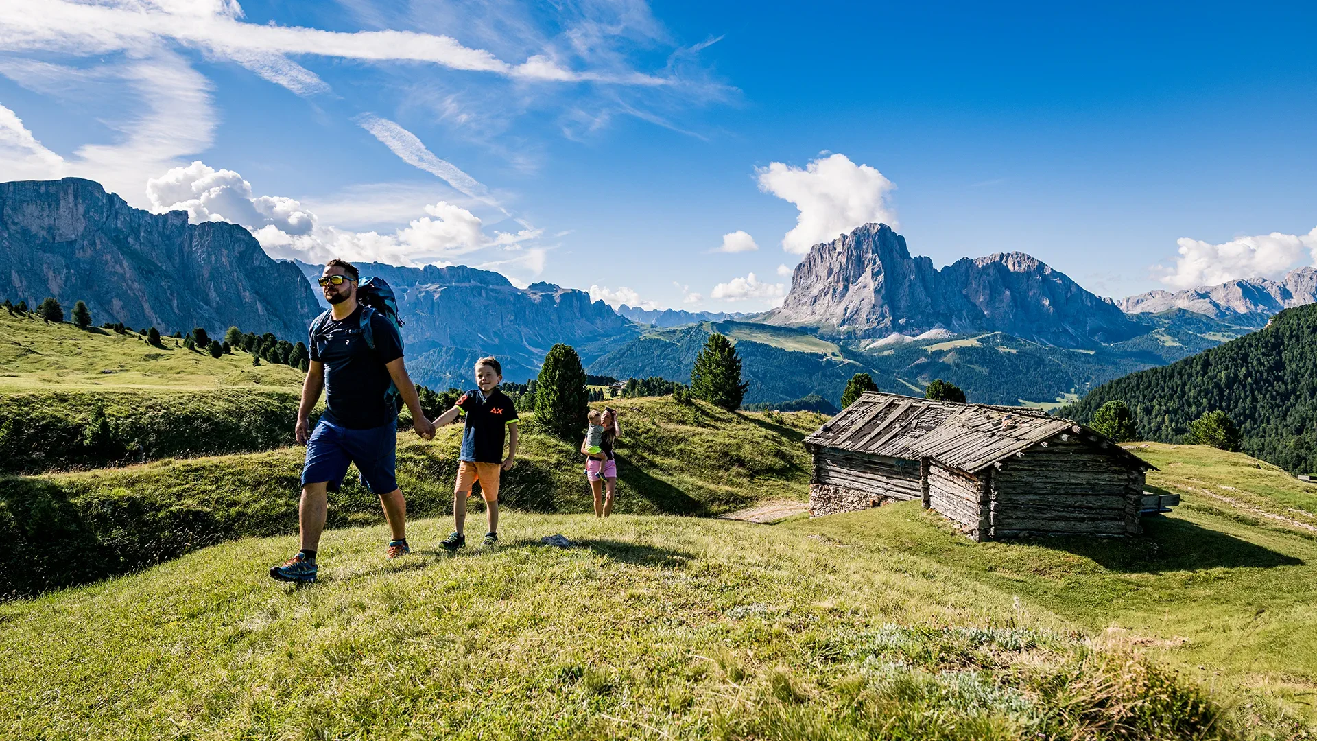 Familienwanderung in den Dolomiten bei Wolkenstein – Urlaub im Garni Crepaz
