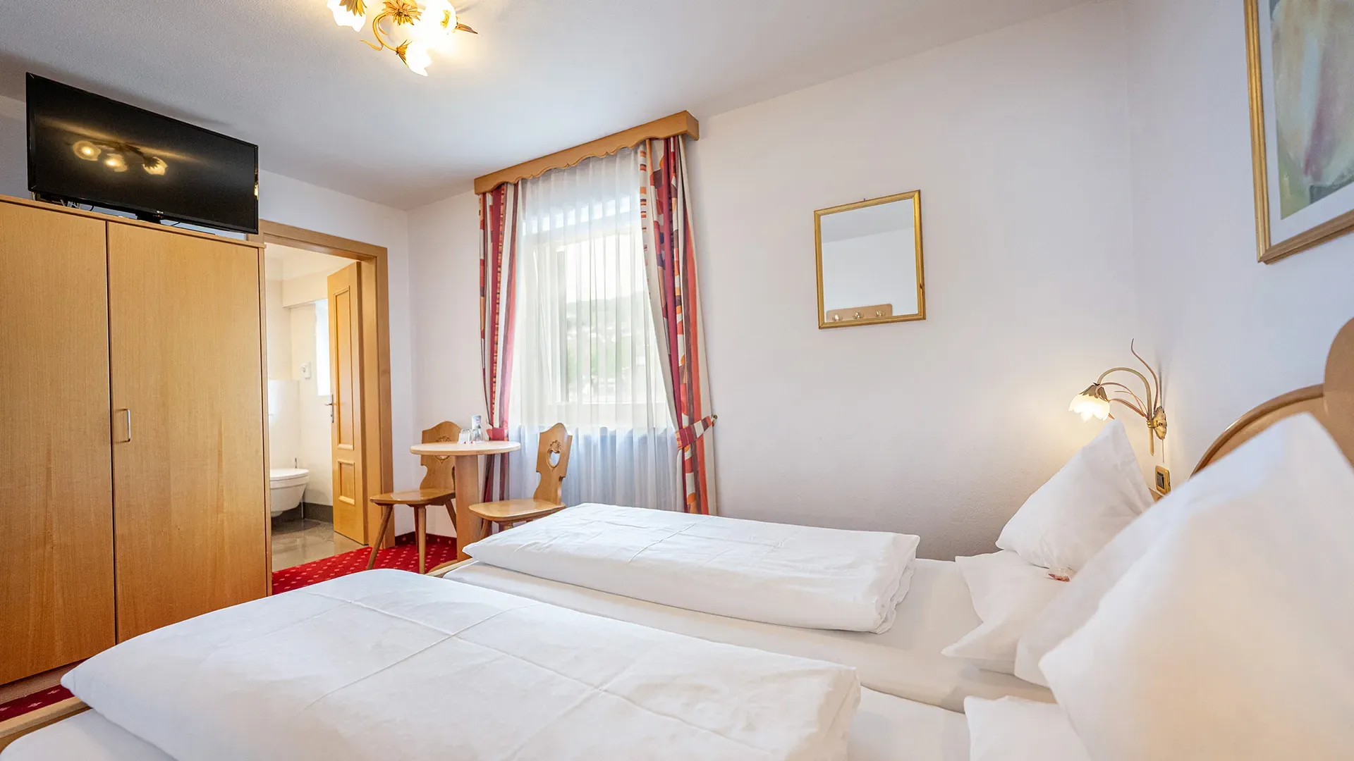 Standard Zimmer im Garni Crepaz in Wolkenstein in den Dolomiten