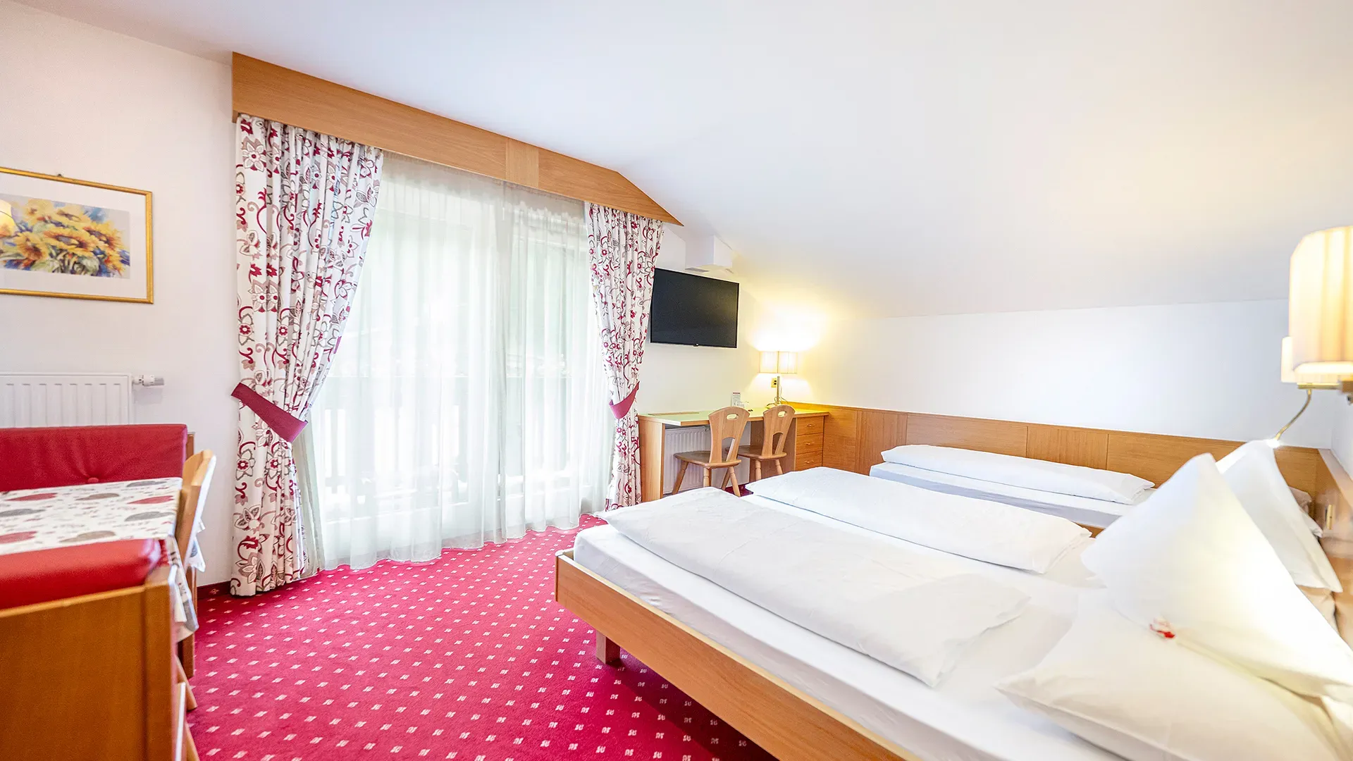 Gemütliches Zimmer im Garni Crepaz in Wolkenstein in den Dolomiten