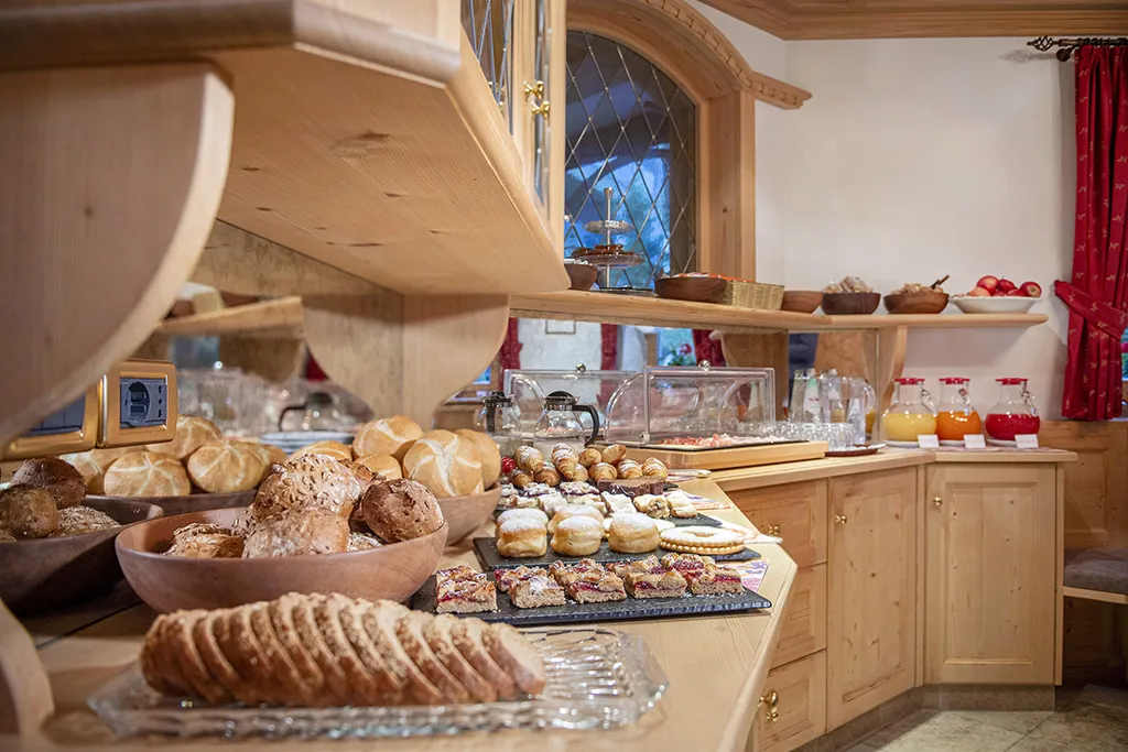 Regionale Spezialitäten und frische Produkte beim Frühstück im Garni Crepaz