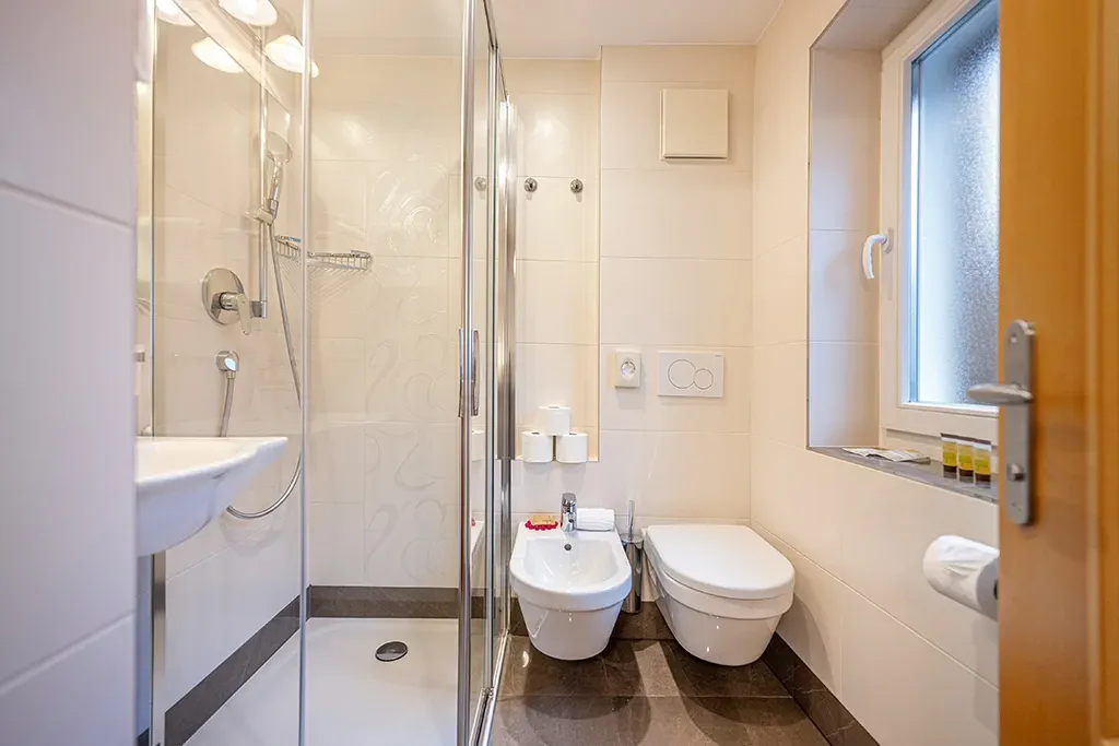 Detailaufnahme Badezimmer im Economy Zimmer im Garni Crepaz