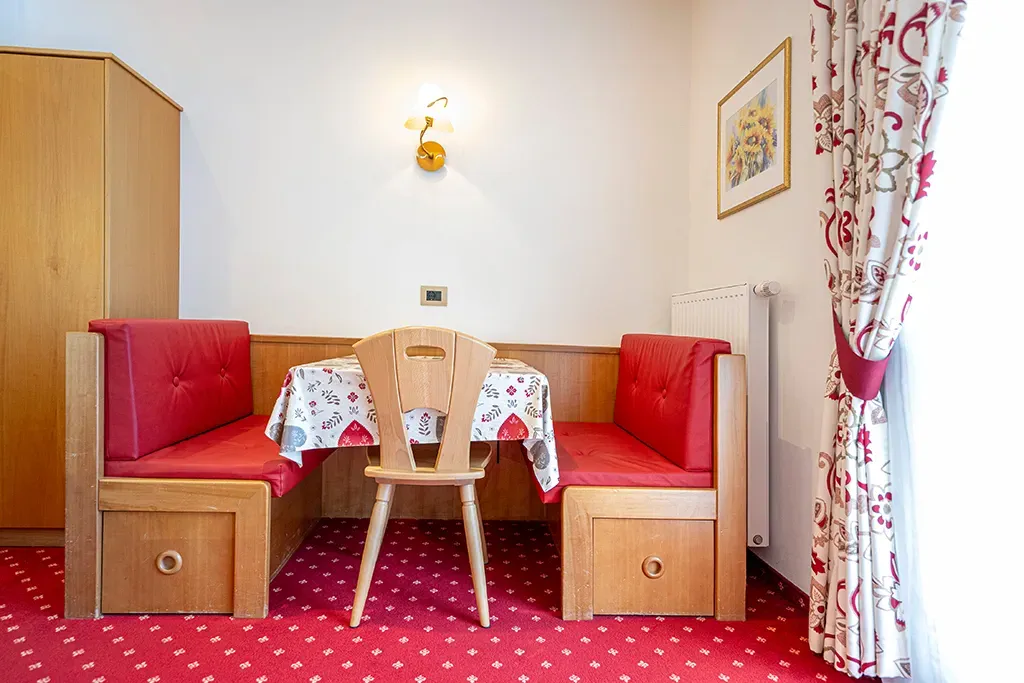 Mehrbettzimmer im Garni Crepaz – weitere Detailansicht des Schlafbereichs