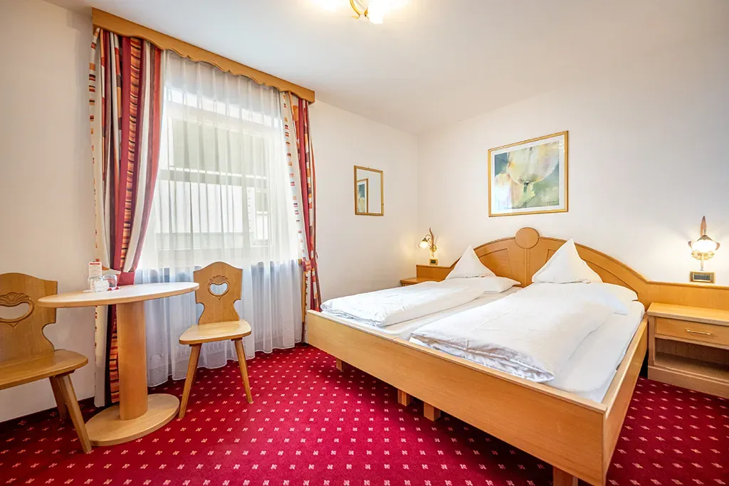 Behagliches Standard Zimmer im Garni Crepaz