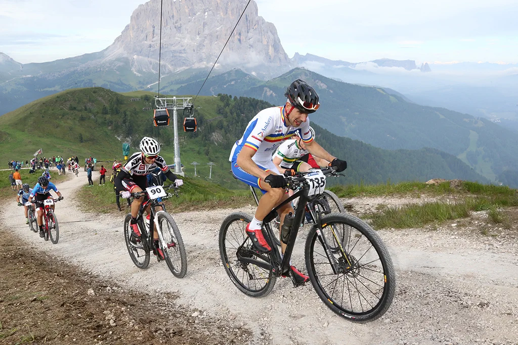 Mountainbike Tour rund um das Sellamassiv in den Dolomiten