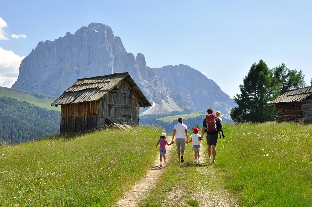 Sommerwanderung mit Dolomitenpanorama in Gröden