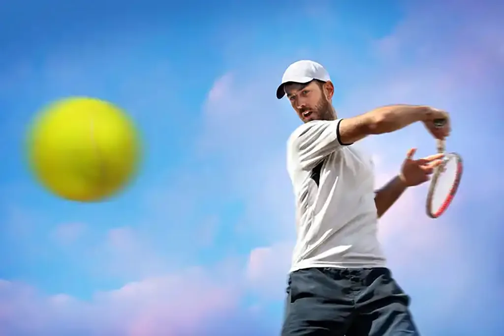 Tennis in Gröden mit Bergpanorama