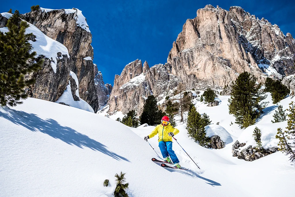 Winterurlaub in Wolkenstein mit Skipisten und Dolomitenblick